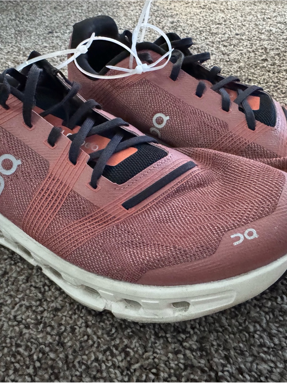 On Running Men’s Sneakers in pale Red with Black Accents Size 11